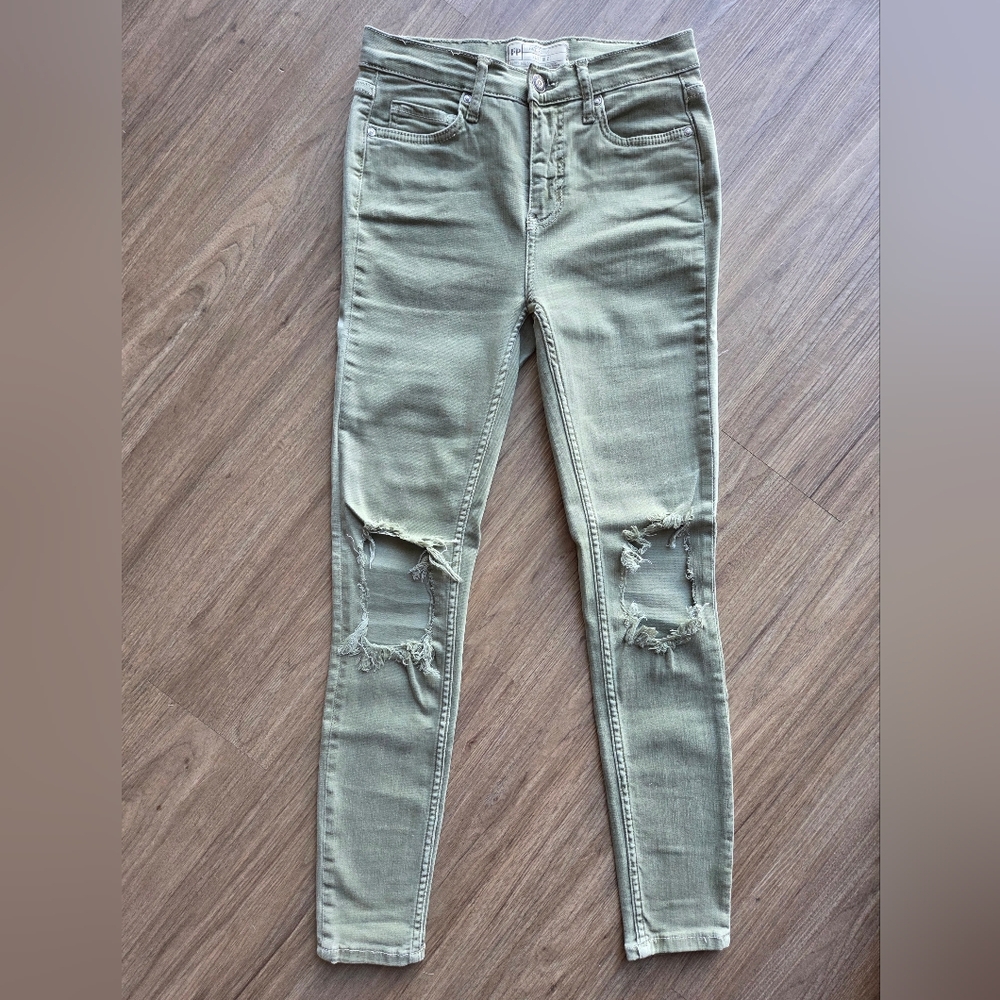 Free People High Rise Busted Olive Green Distressed Skinny Jeans. Size W26